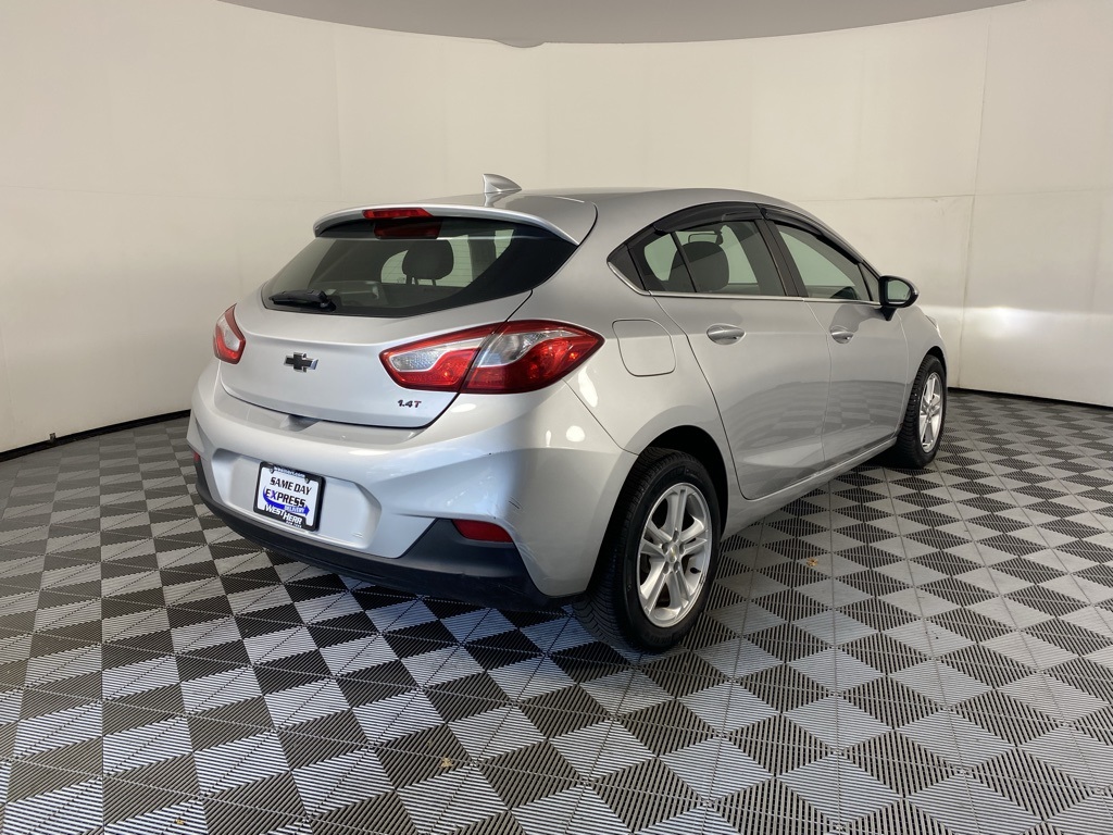 2018 Chevrolet Cruze LT photo 3