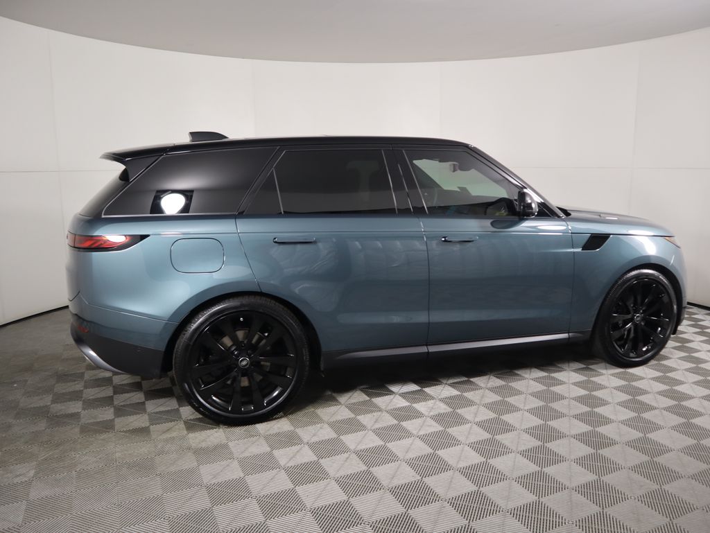 2025 Land Rover Range Rover Sport SE photo 4