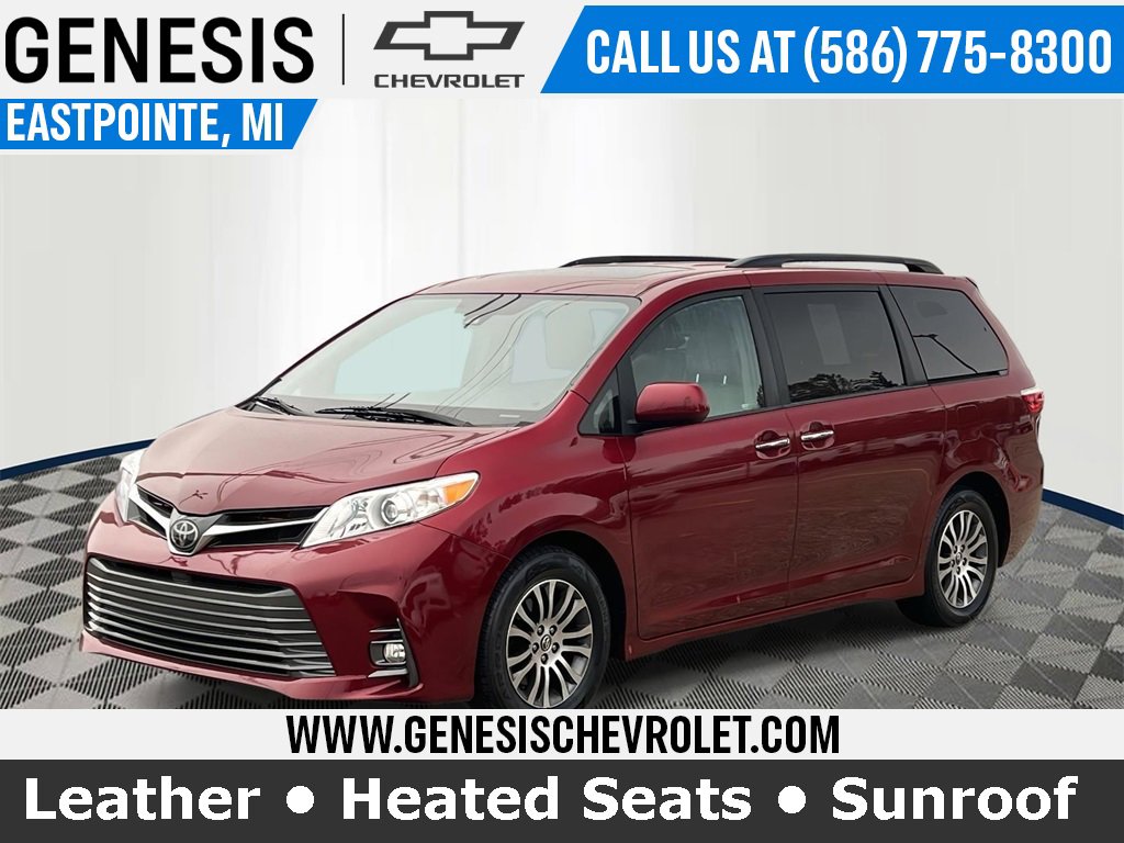2018 Toyota Sienna XLE's photo