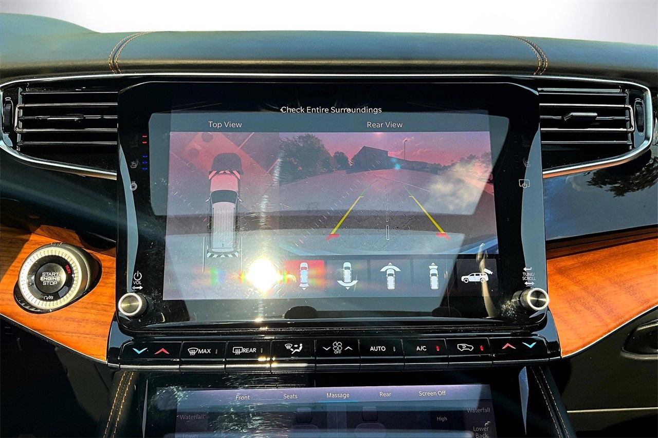 2024 Jeep Grand Wagoneer III photo 12