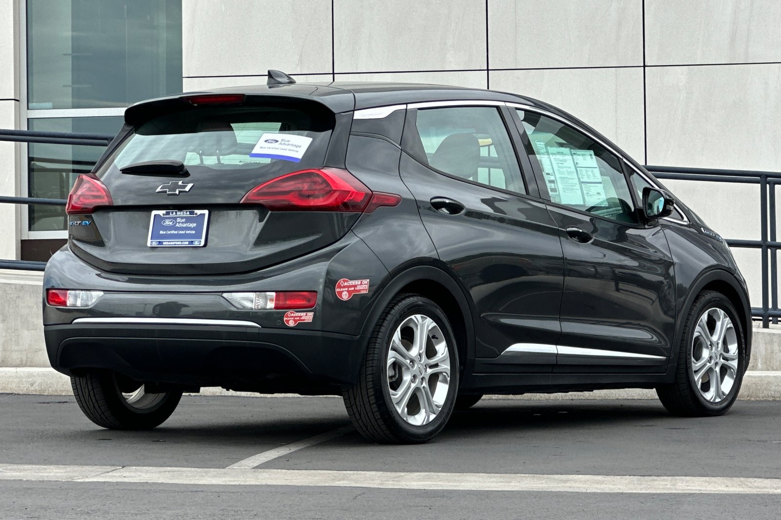 2018 Chevrolet Bolt EV photo 2