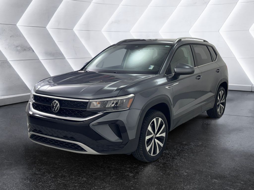 2024 Volkswagen Taos SE photo 2