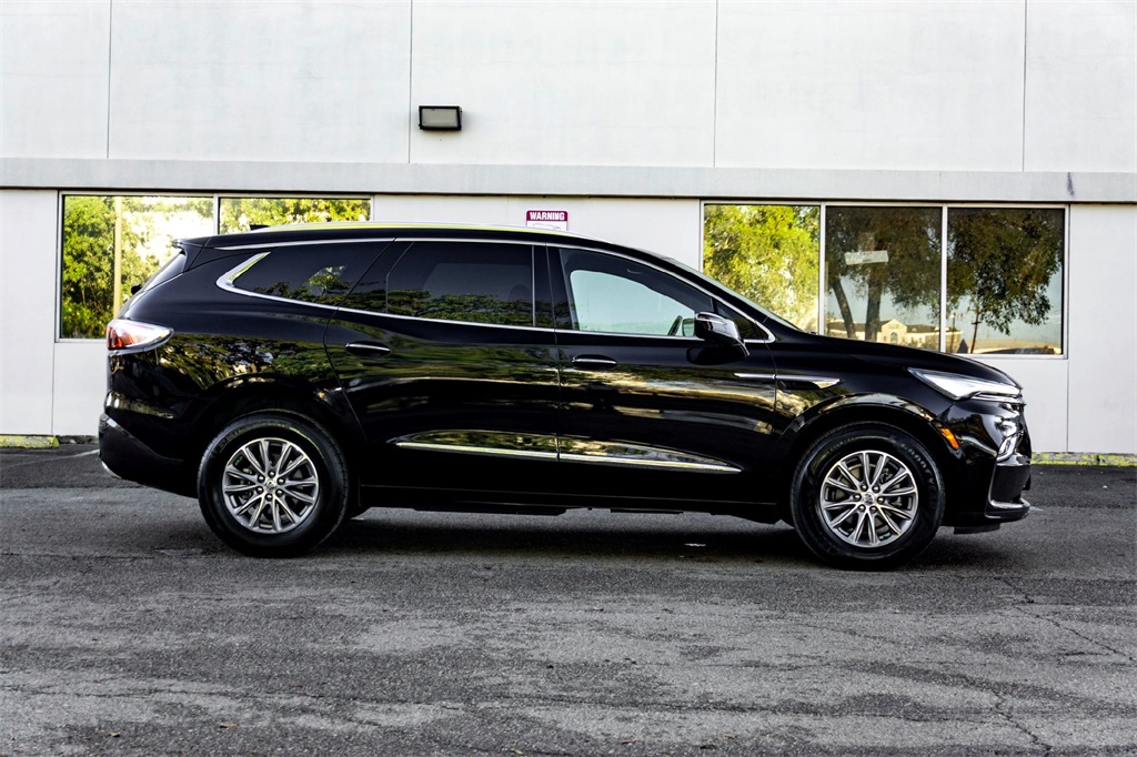 2024 Buick Enclave Premium photo 3