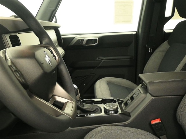 2025 Ford Bronco Base photo 14