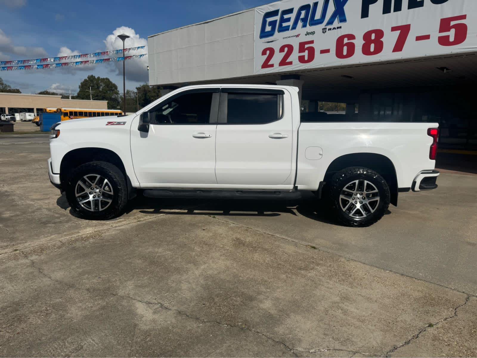 2019 Chevrolet Silverado 1500 RST photo 2