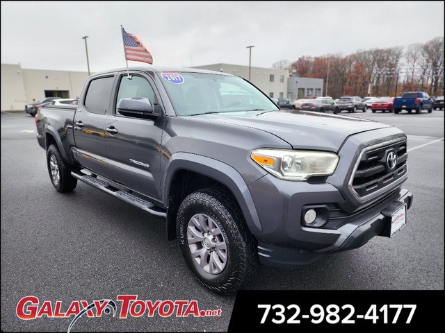 2017 Toyota Tacoma SR5's photo