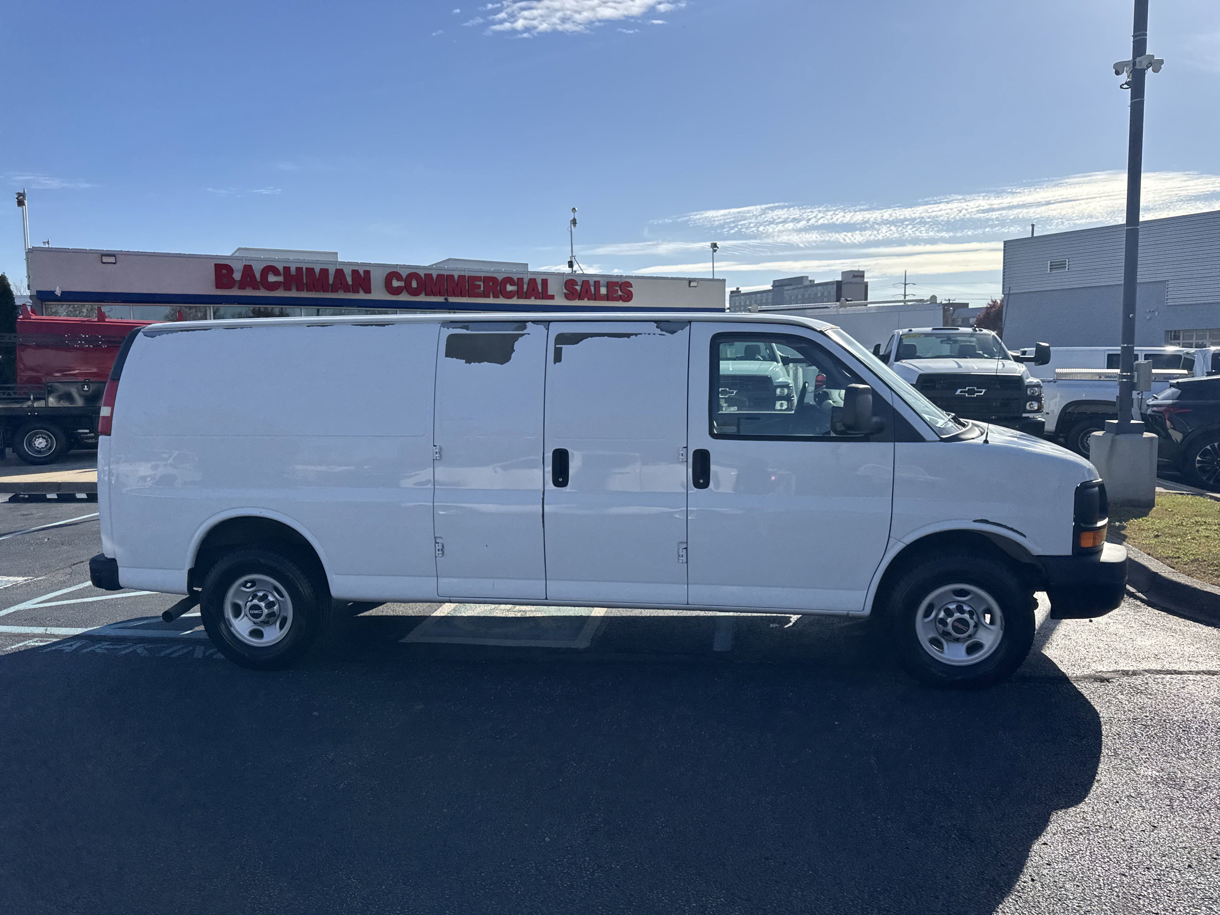 2011 Gmc Savana 2500 photo 2