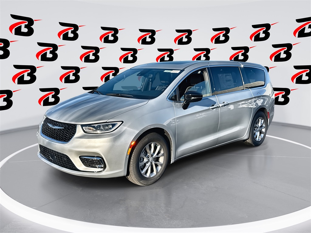 2026 Chrysler Pacifica Select's photo