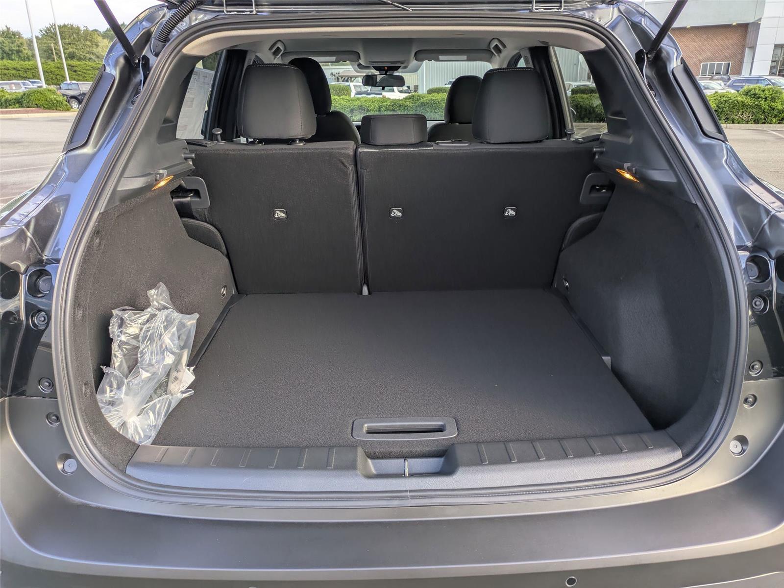 2026 Nissan Kicks SV photo 27