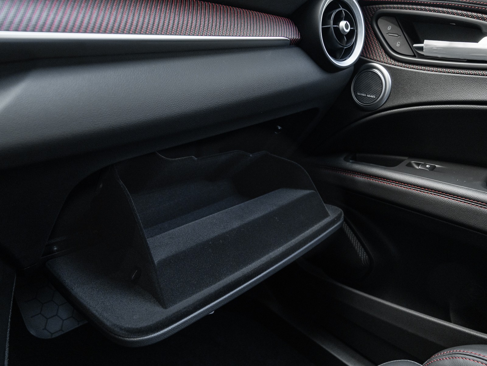 2024 Alfa Romeo Stelvio Quadrifoglio photo 39