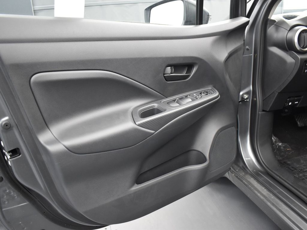 2025 Nissan Versa 1.6 S photo 25