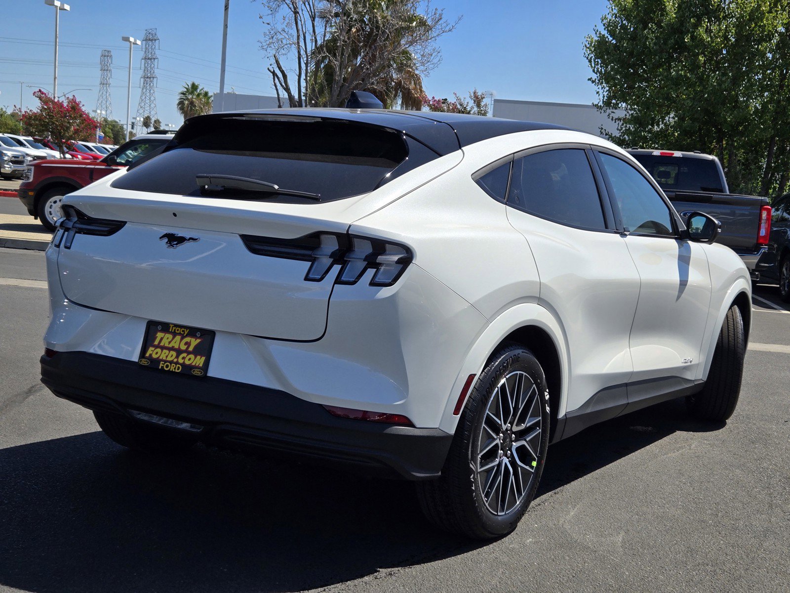 2025 Ford Mustang Mach-E Premium photo 4