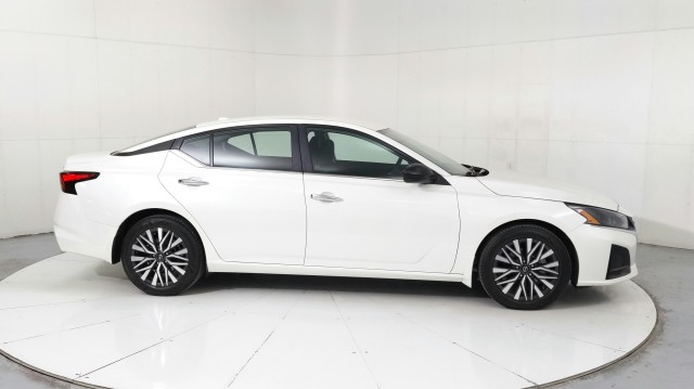 Used 2024 WHITE Nissan 2.5 SV image 7