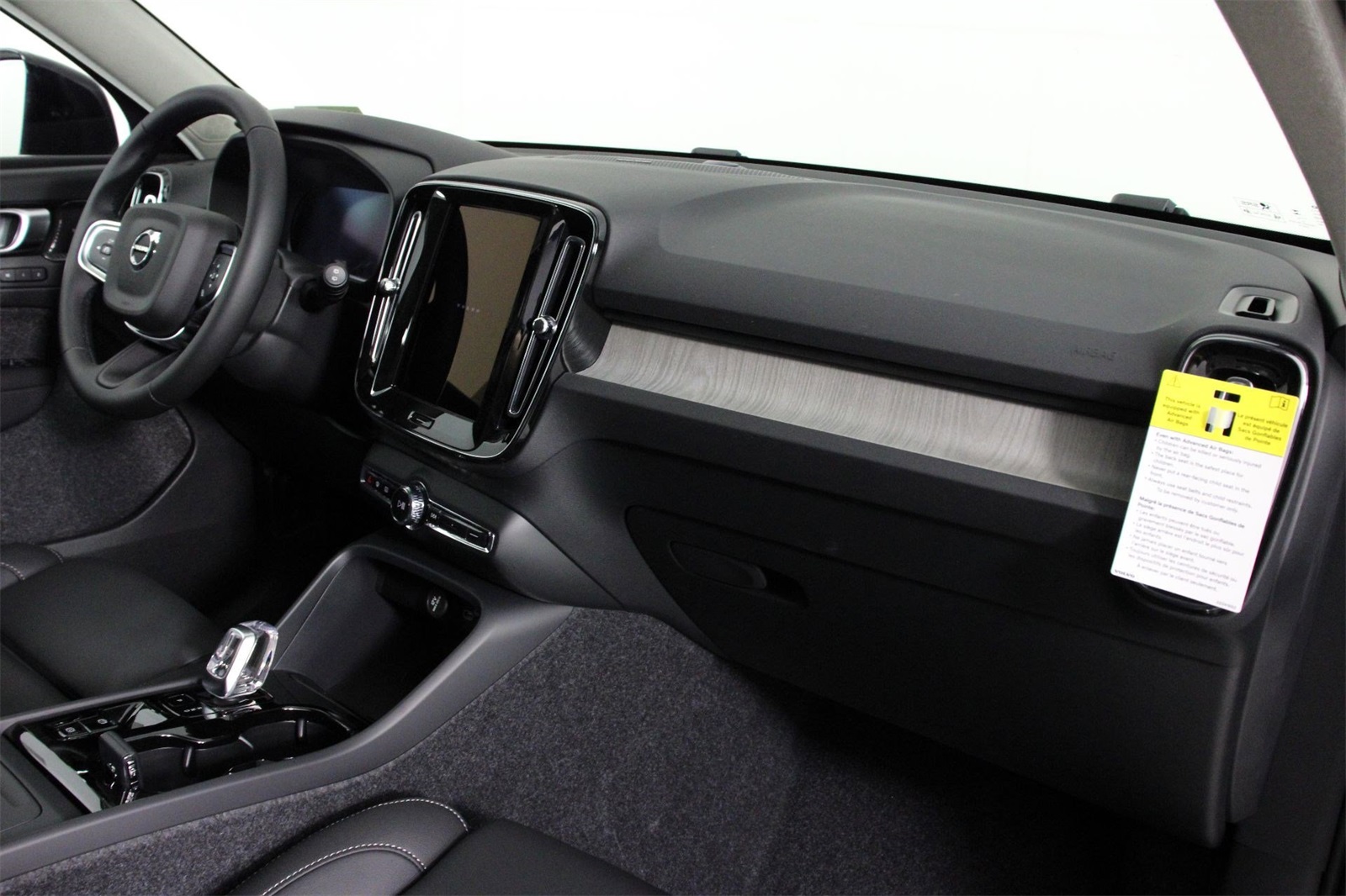 2026 Volvo XC40 photo 5