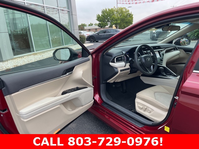 2018 Toyota Camry LE photo 3