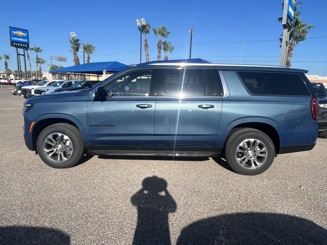 2025 Chevrolet Suburban LS photo 4
