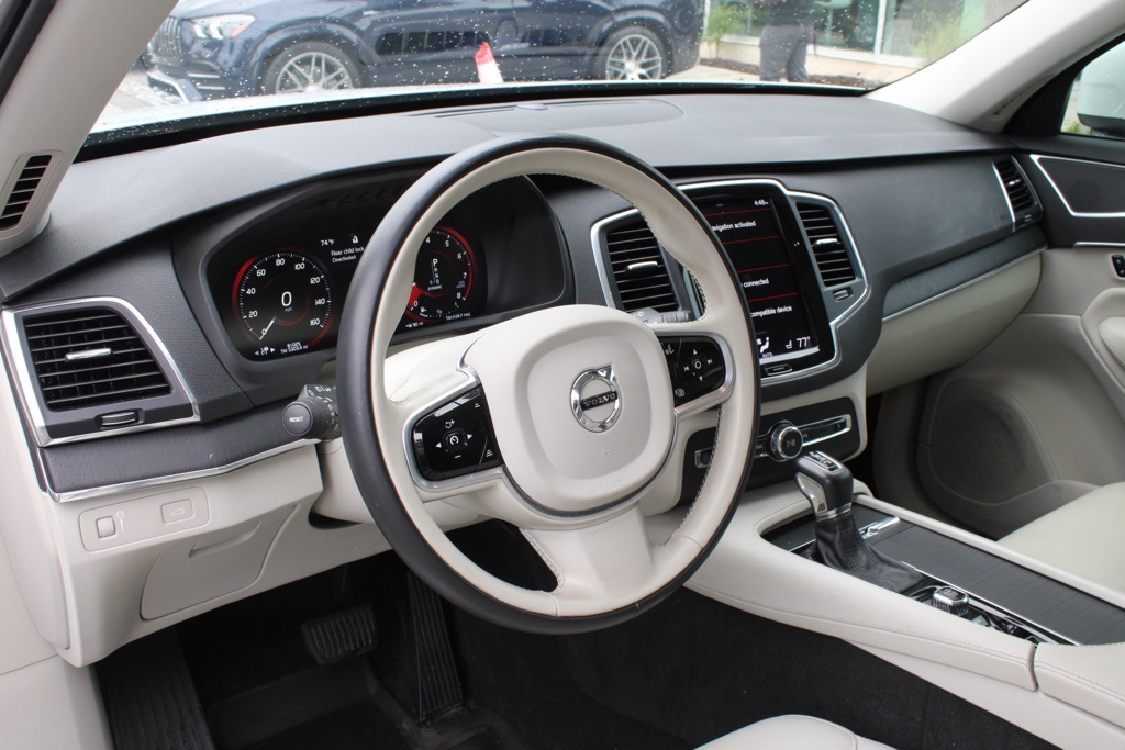 2020 Volvo XC90 T5 Momentum photo 2