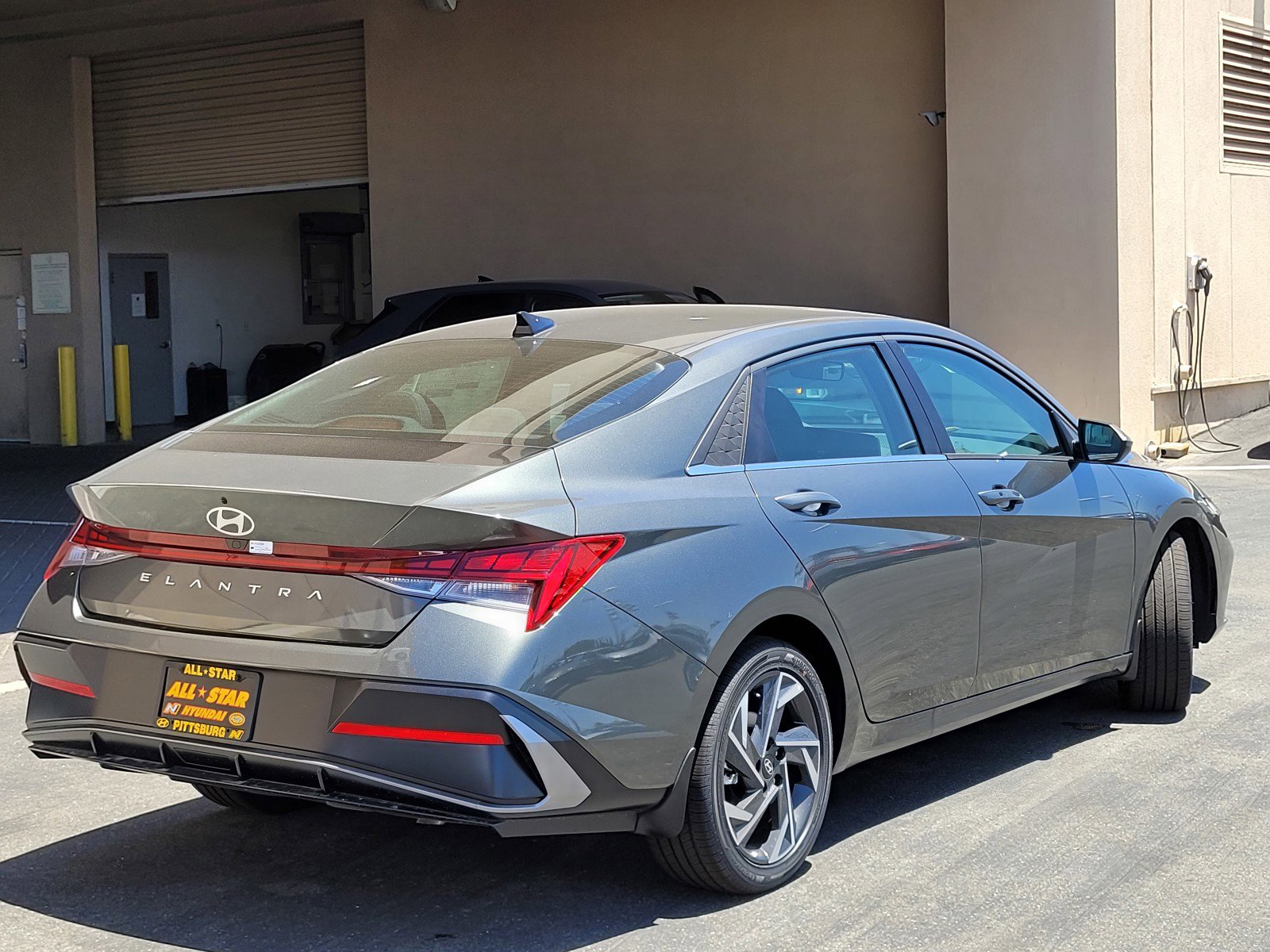 2025 Hyundai Elantra SEL Sport photo 3