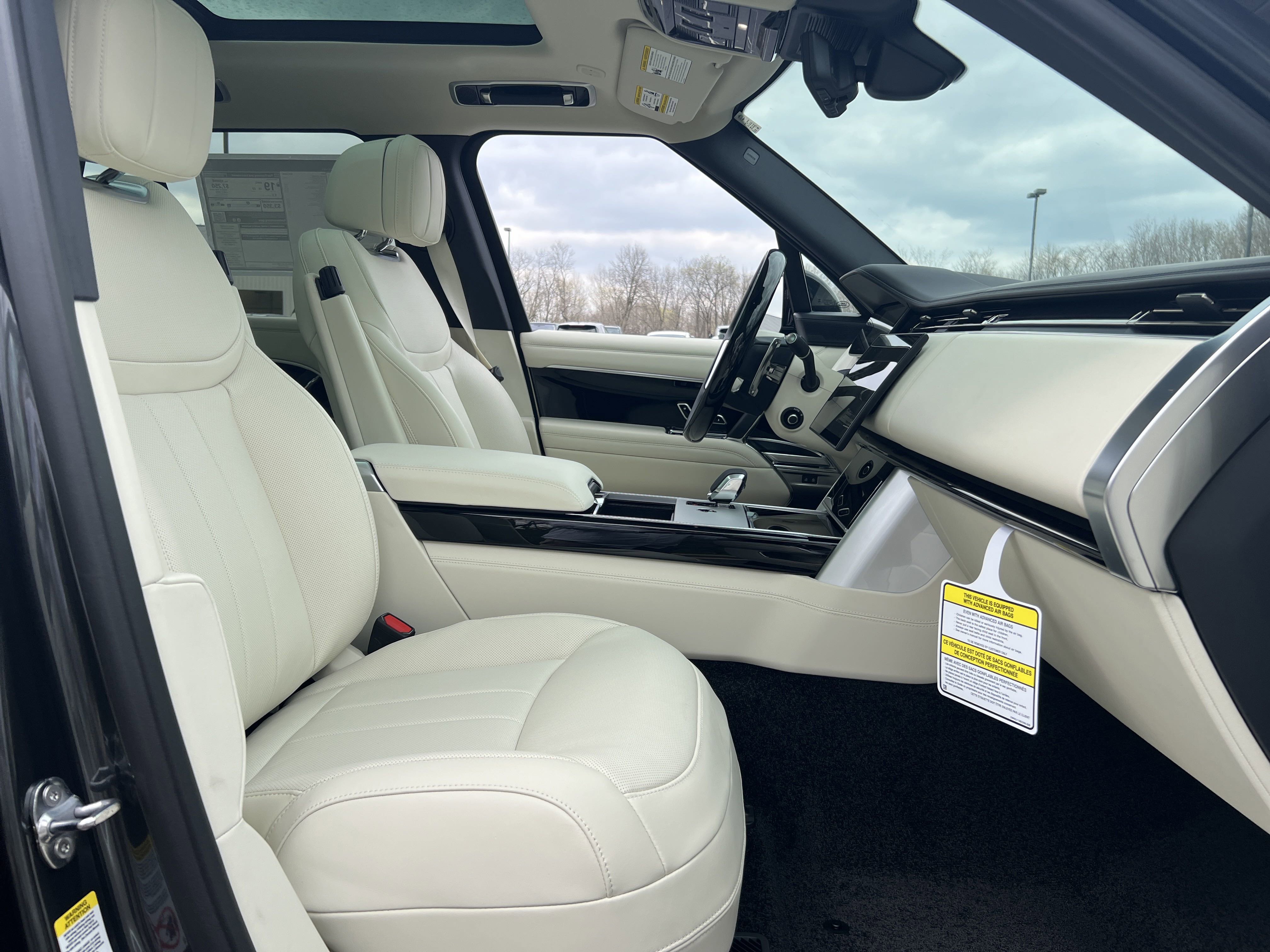 2025 Land Rover Range Rover SE photo 14