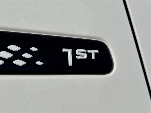 2025 Volkswagen ID. Buzz Pro Plus photo 8