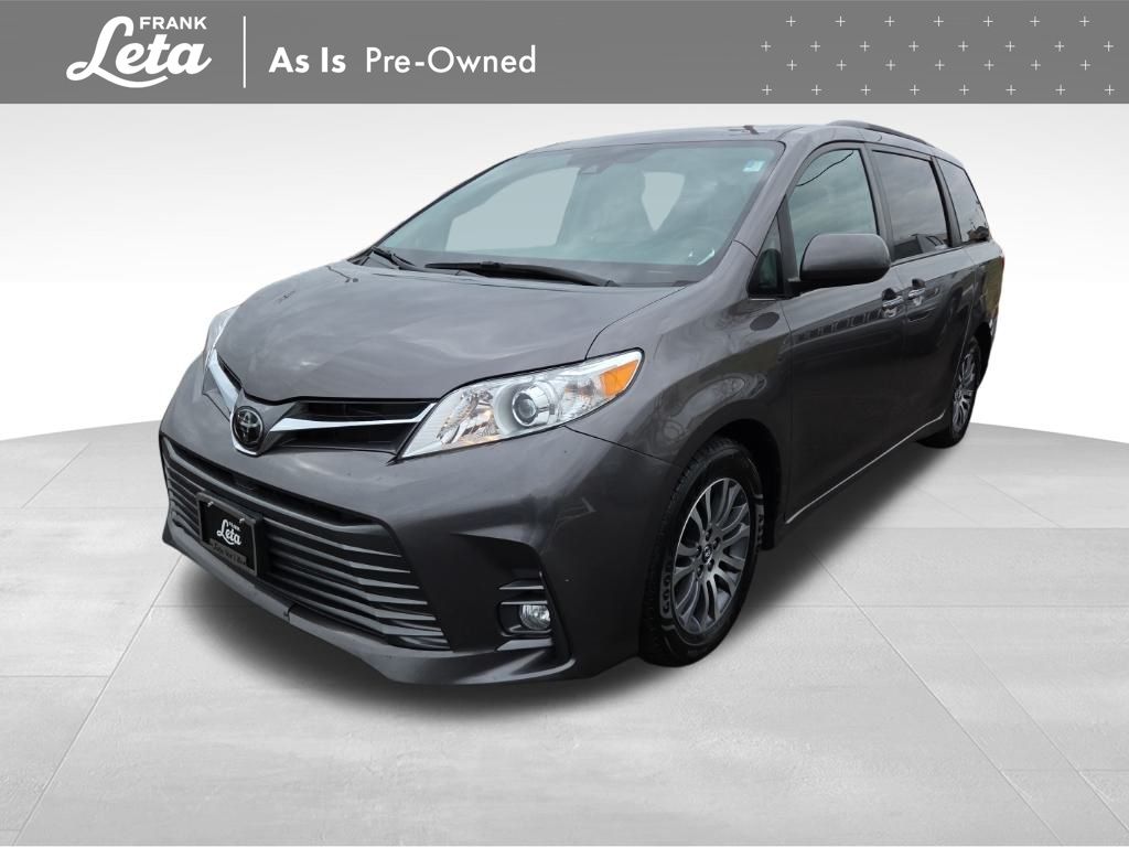 2019 Toyota Sienna XLE's photo