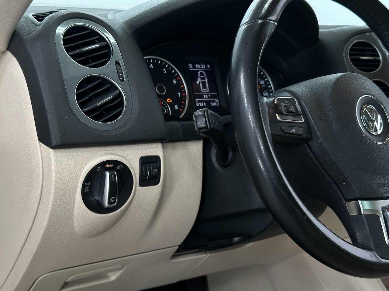 2016 Volkswagen Tiguan S photo 23