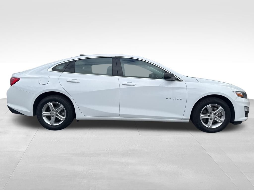 2023 Chevrolet Malibu LS photo 4