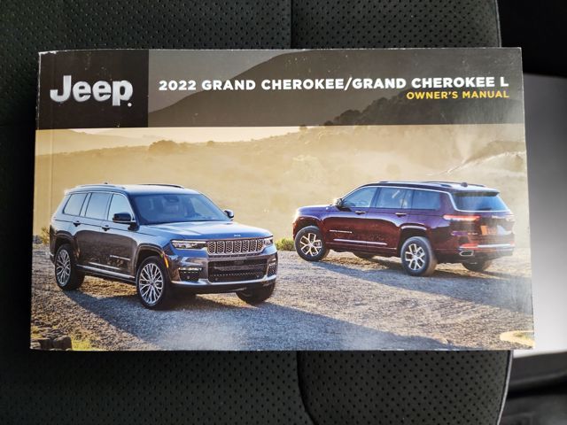 2022 Jeep Grand Cherokee Altitude photo 30
