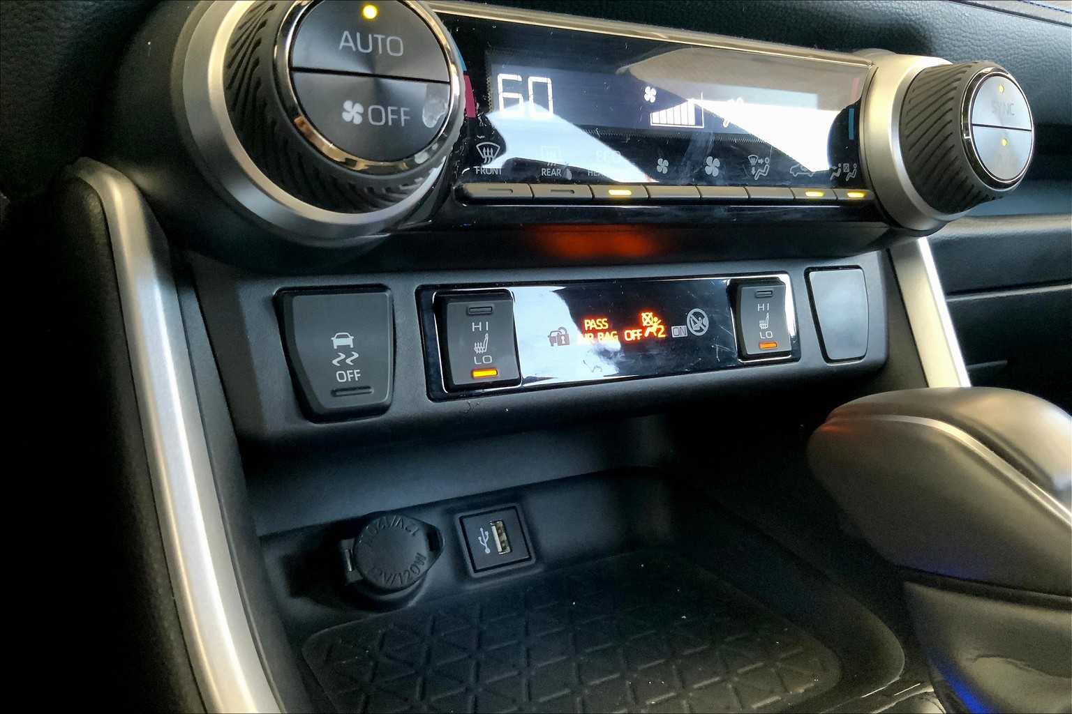 2024 Toyota RAV4 Hybrid XSE photo 28
