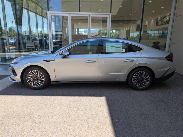2025 Hyundai Sonata Hybrid Limited photo 2