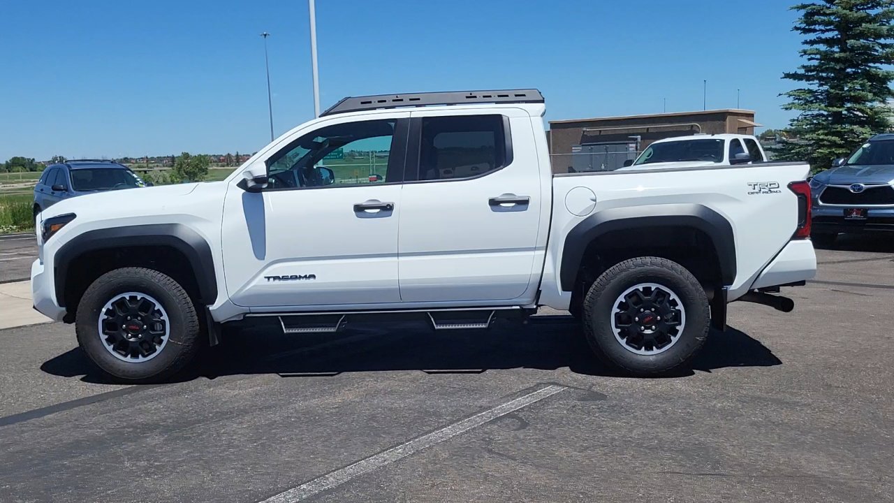 2024 Toyota Tacoma TRD 4x4 photo 2