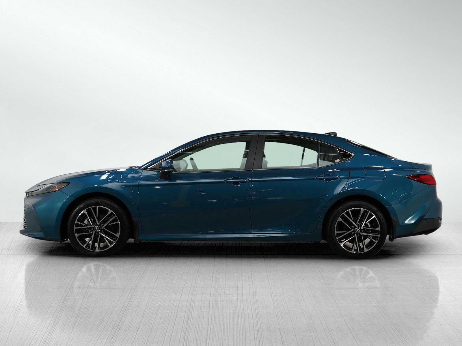 Used 2025 Toyota Camry XLE with VIN 4T1DBADK2SU529504 for sale in Bloomington, Minnesota
