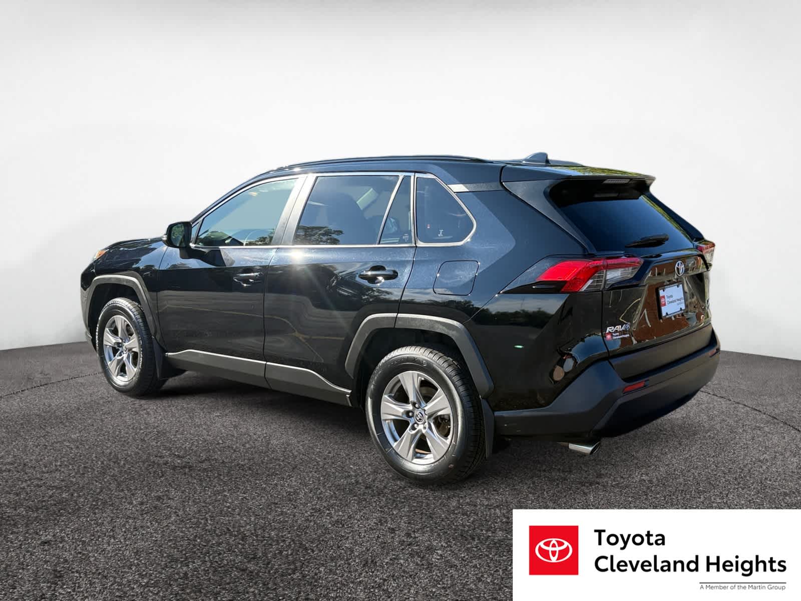 2023 Toyota RAV4 XLE photo 3