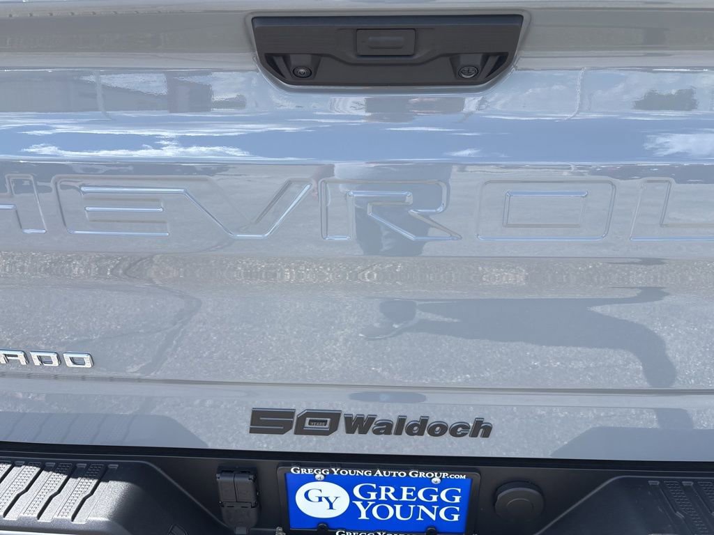 2025 Chevrolet Silverado 1500 RST photo 13