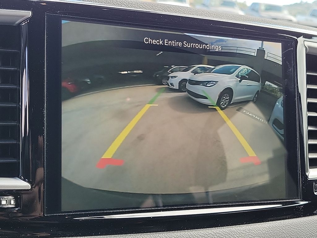 2025 Chrysler Voyager LX photo 6