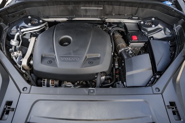 2022 Volvo XC90 Momentum photo 13