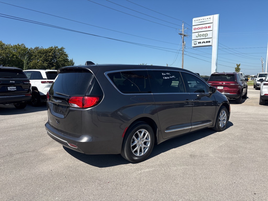 2020 Chrysler Voyager LX photo 3