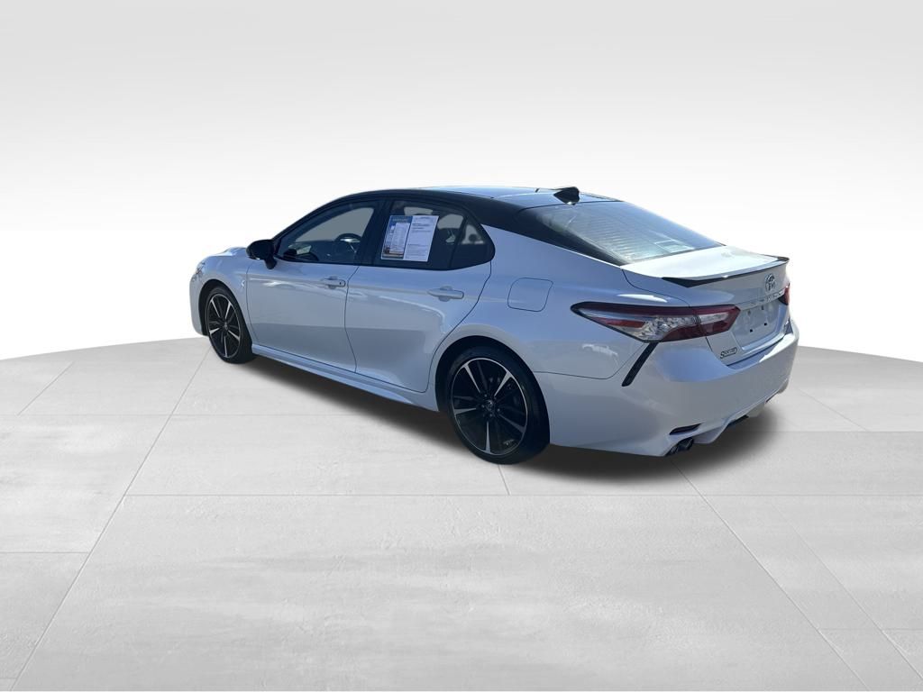 2019 Toyota Camry XSE photo 3
