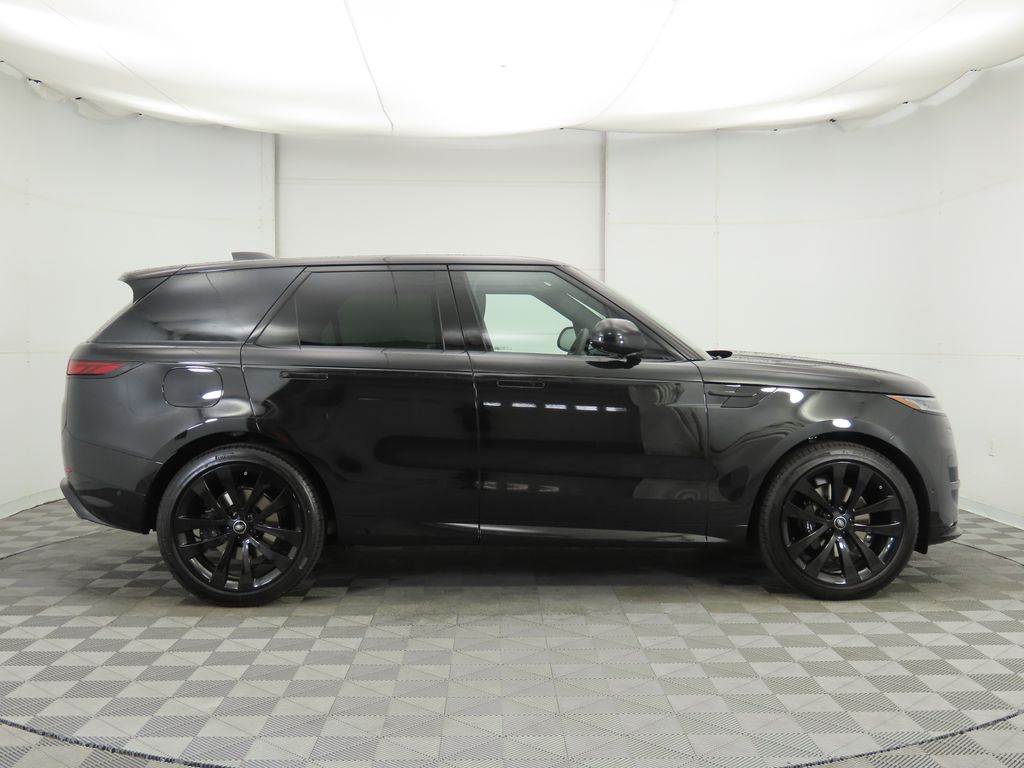 2025 Land Rover Range Rover Sport SE photo 4