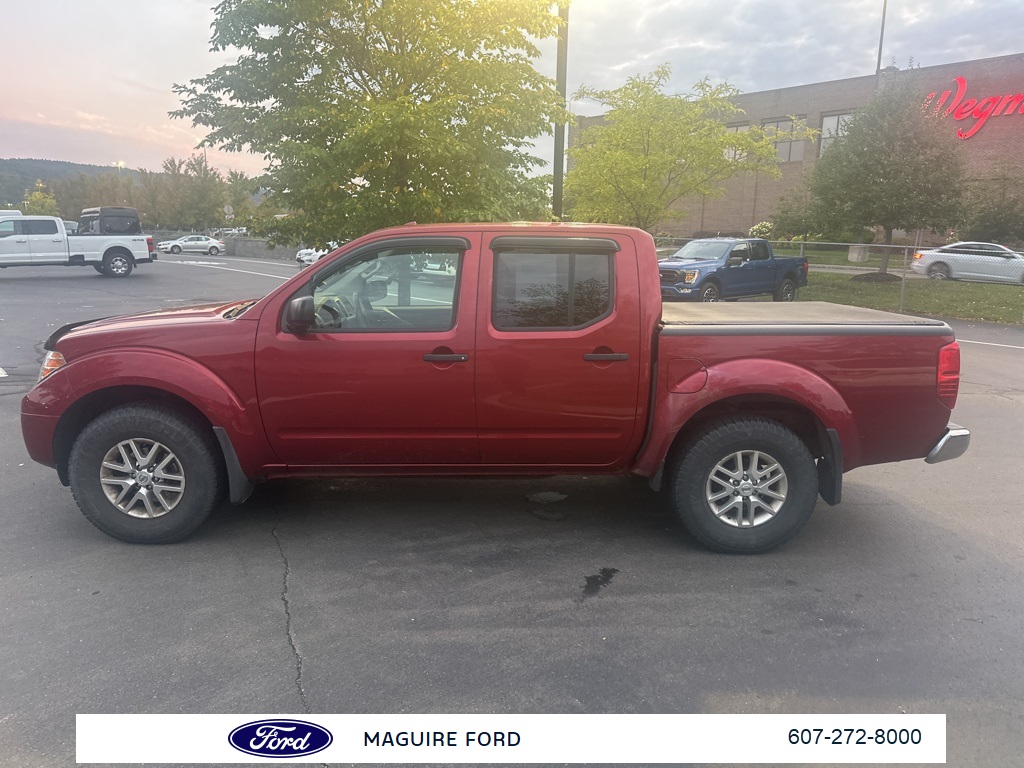 2015 Nissan Frontier SV Crew Cab photo 8