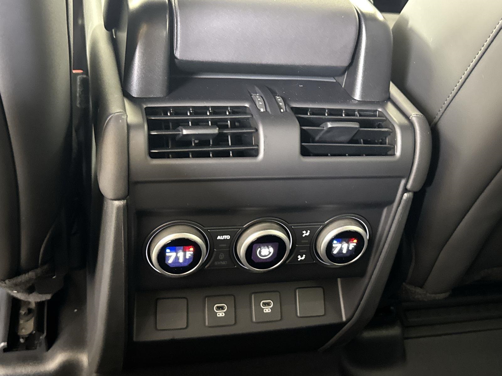 2025 Land Rover Defender 110 S photo 24