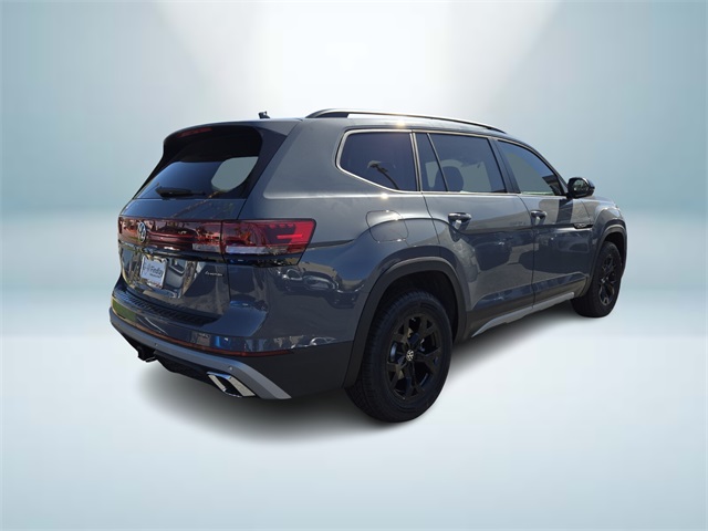 2025 Volkswagen Atlas SE Technology Peak Edition photo 3
