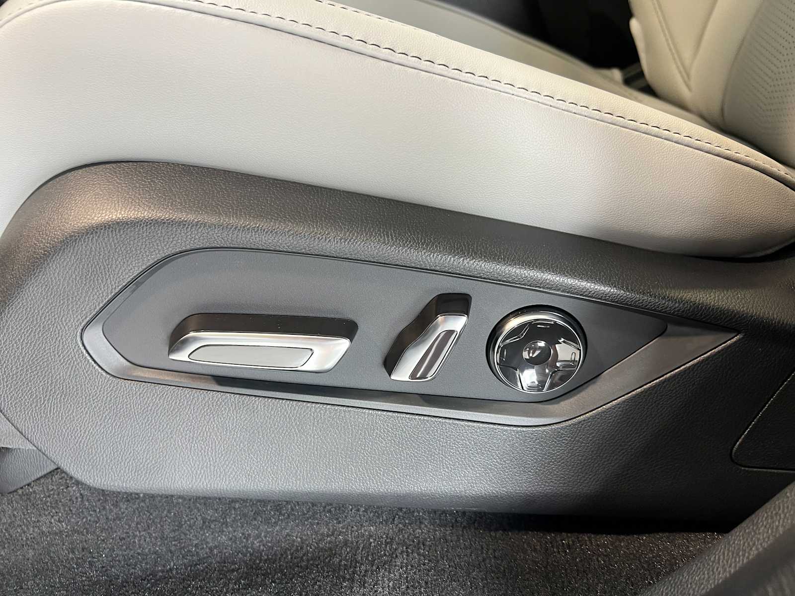 2026 Acura MDX SH-AWD Technology photo 12