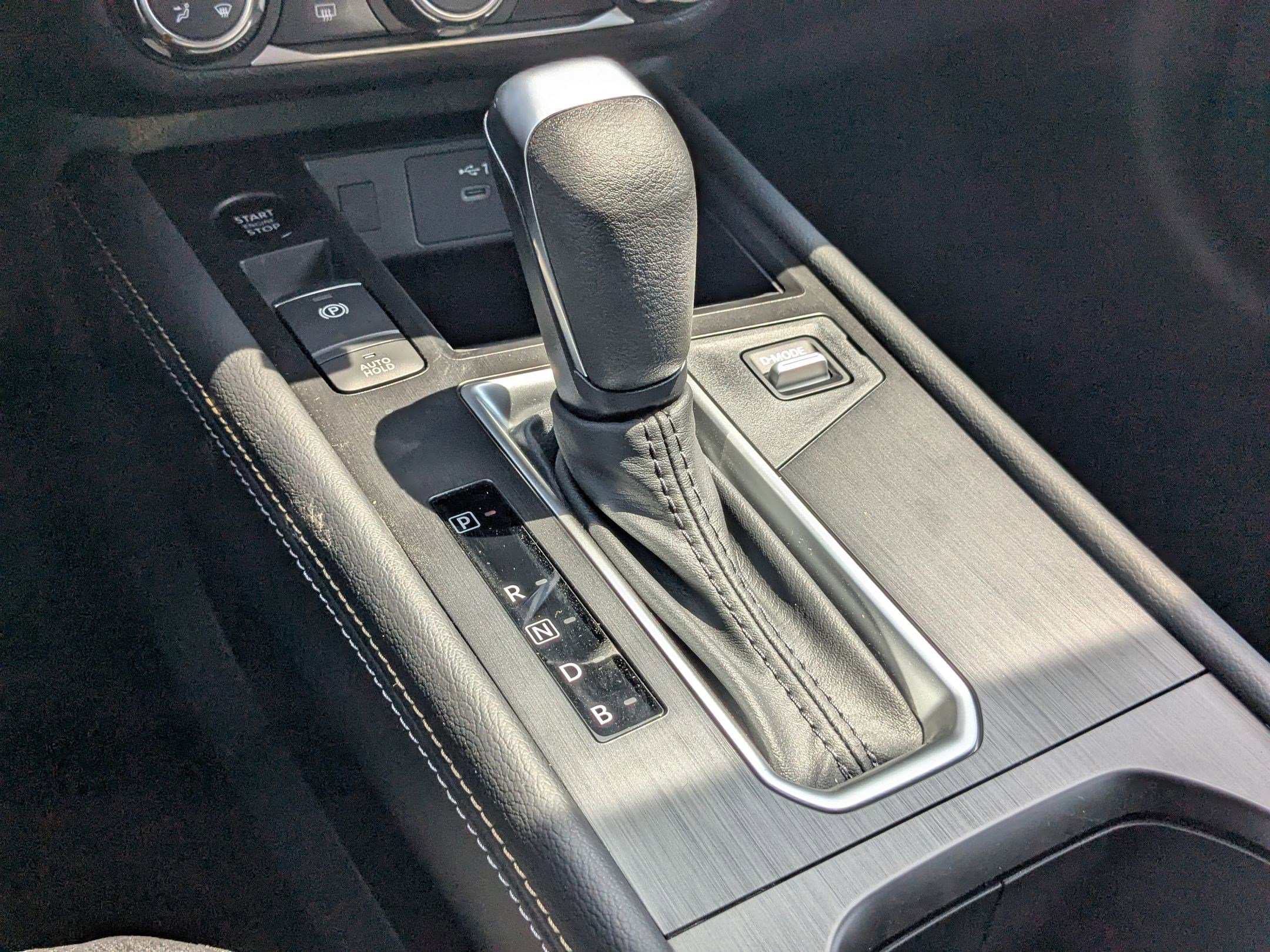 2025 Nissan Kicks SV photo 11