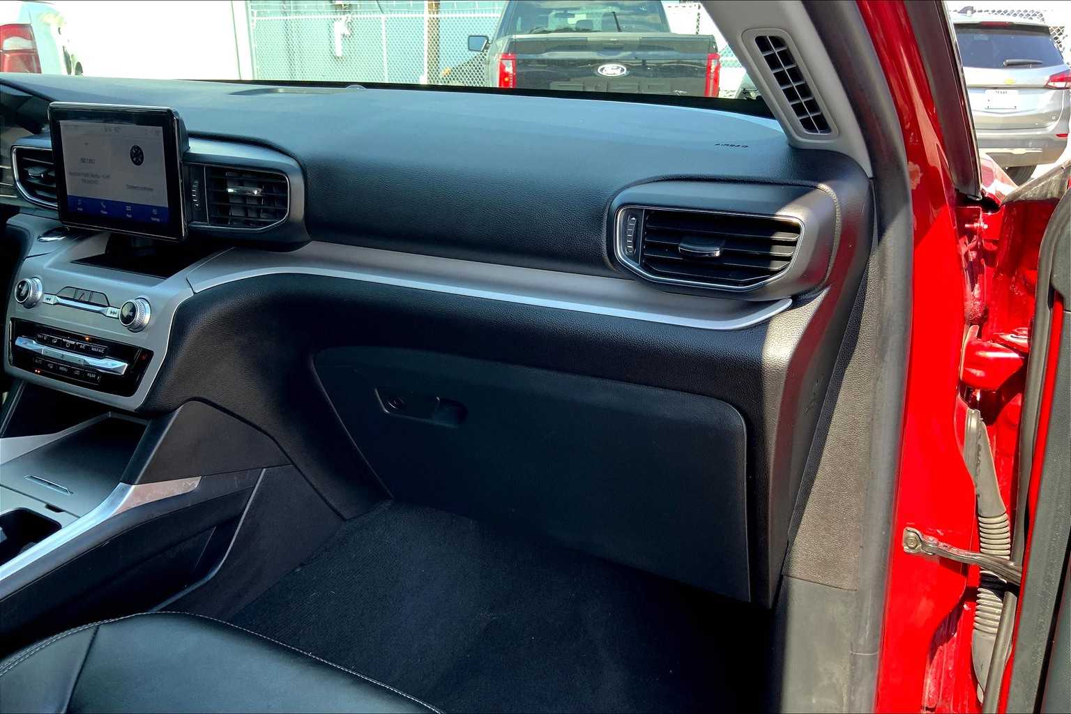 2023 Ford Explorer XLT photo 15