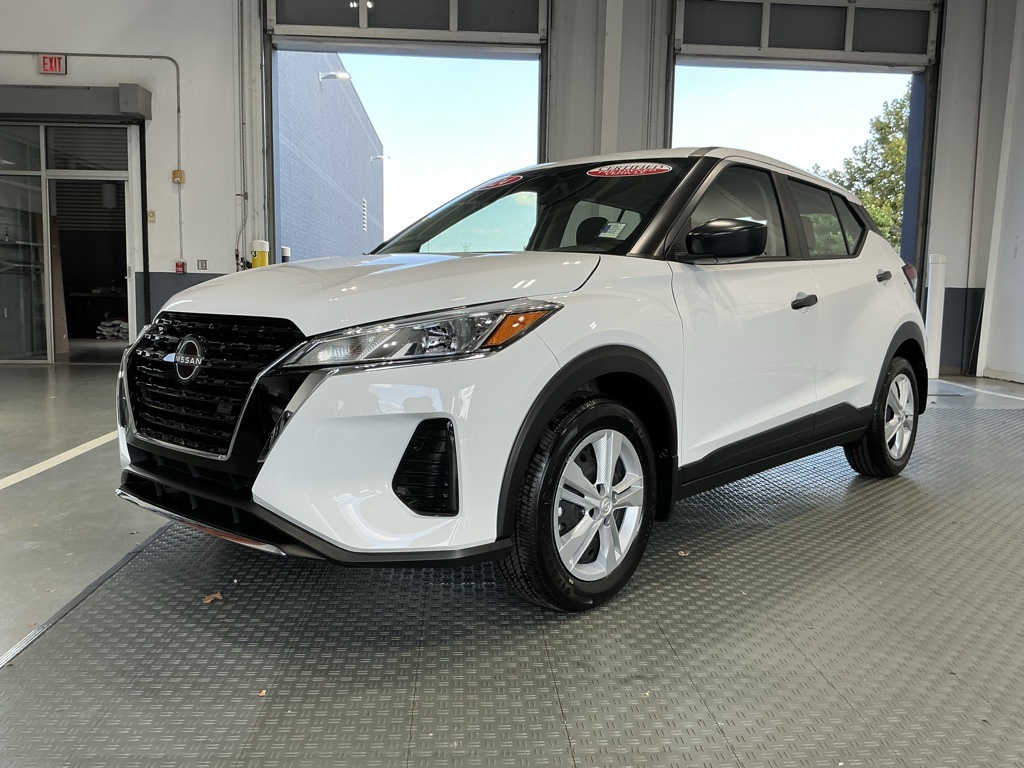 2024 Nissan Kicks S photo 2