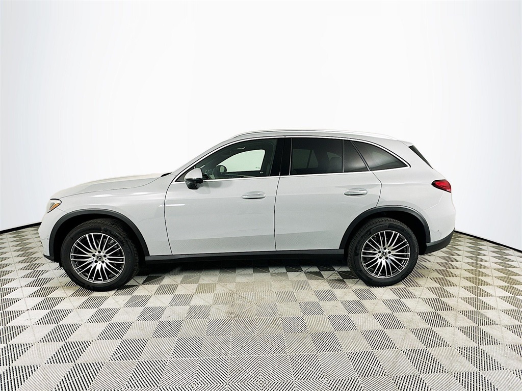 2026 Mercedes Benz GLC 300 4MATIC photo 4