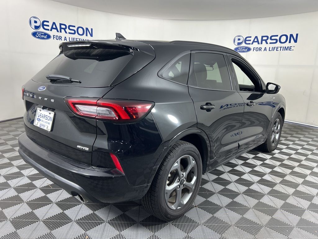2023 Ford Escape ST-Line photo 4