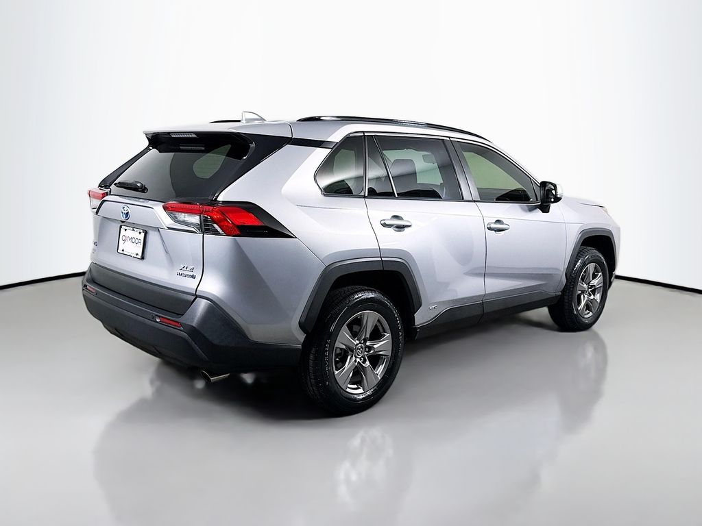2023 Toyota RAV4 Hybrid XLE photo 7
