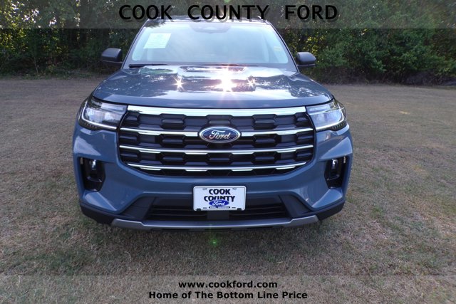 2025 Ford Explorer photo 2